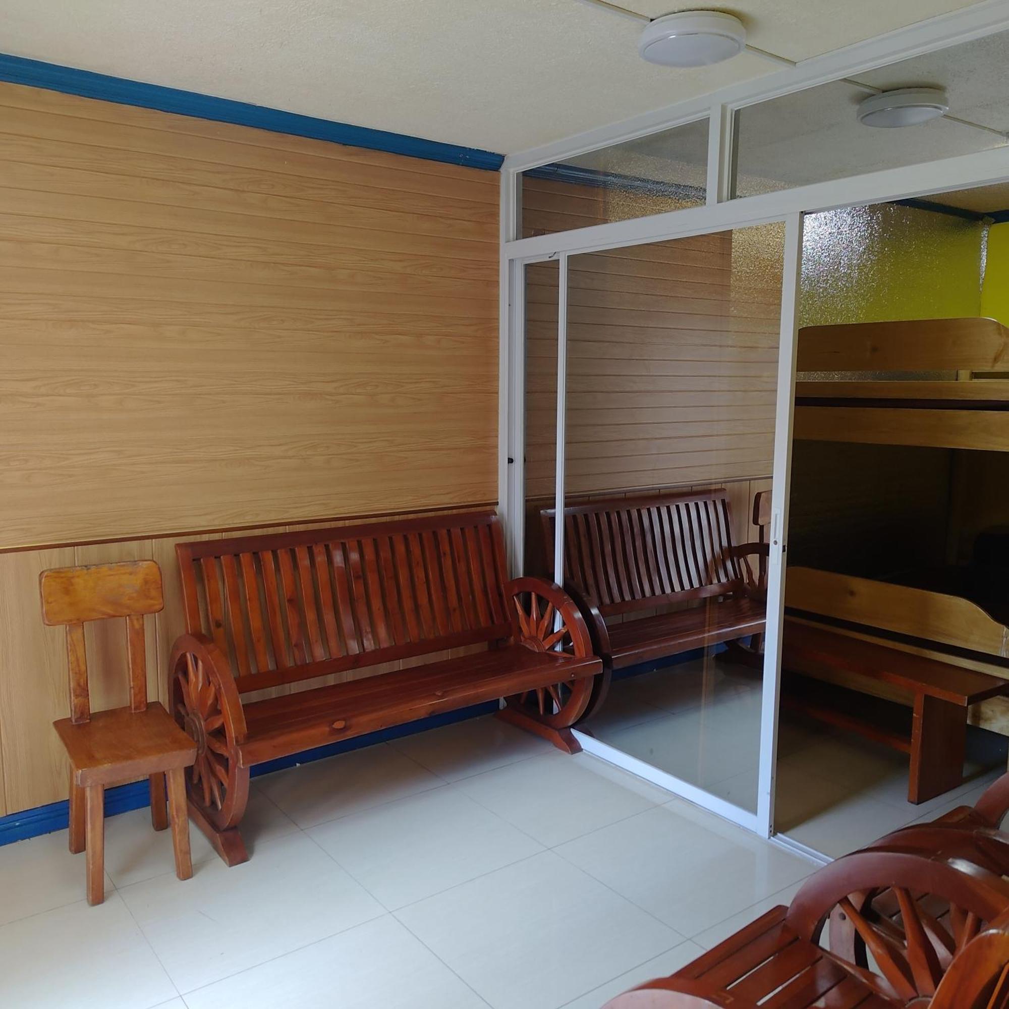 Zenmist Properties- Backpackers Haven Apartment *